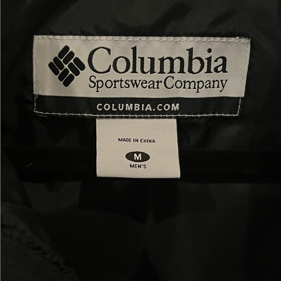Women's Columbia Puffer Vest - Picture 4 of 4